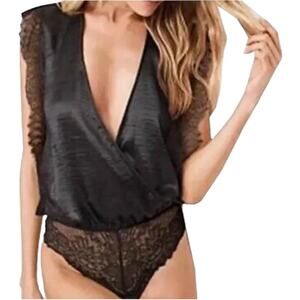 NWOT Victoria’s Secret Eyelash Lace BLACK thong BODYSUIT Size Medium